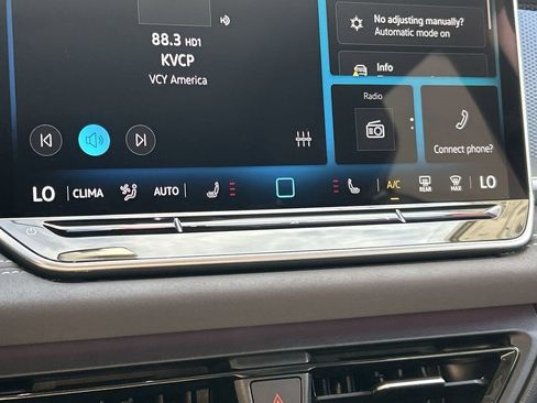 New 2026 Volkswagen Tiguan SE FWD image 24