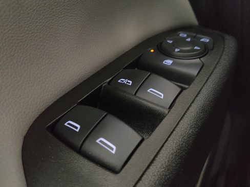 Used 2023 Chevrolet Equinox LS FWD image 27