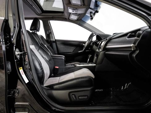 Used 2014 Toyota Camry SE w/ Leather Package image 35