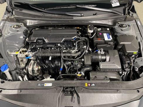 Certified 2025 Hyundai Elantra SEL image 9