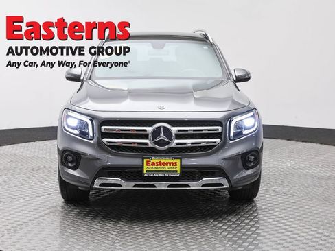 Used 2021 Mercedes-Benz GLB 250 4MATIC image 2