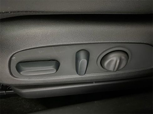 Used 2023 Buick Encore GX Essence image 25