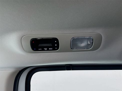 Used 2025 Honda Odyssey Elite image 32