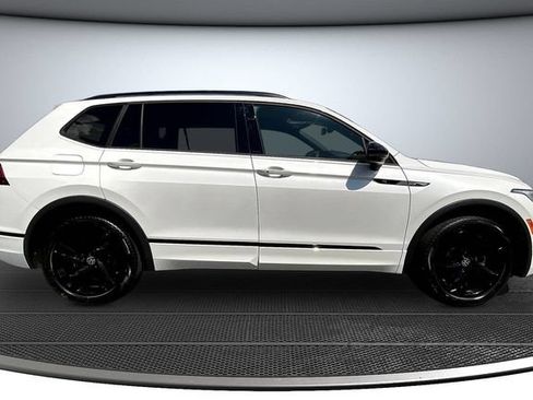 Used 2024 Volkswagen Tiguan SE R-Line FWD image 4