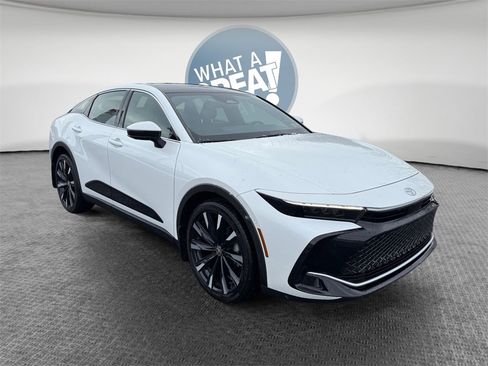 Used 2024 Toyota Crown Platinum image 1