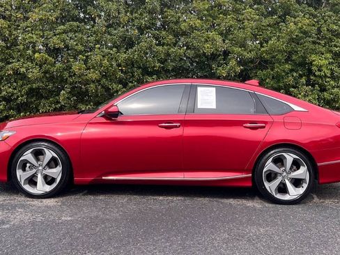 Used 2018 Honda Accord Touring image 4