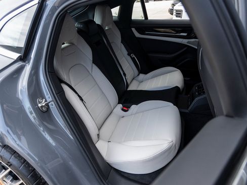 Certified 2025 Porsche Panamera 4 image 40