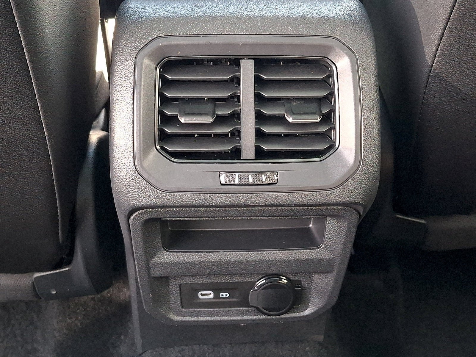 Certified 2024 Volkswagen Tiguan SE R-Line AWD/4WD image 11