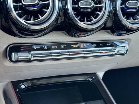 Used 2022 Mercedes-Benz GLB 250 image 22