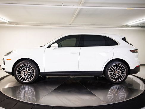 Certified 2023 Porsche Cayenne AWD/4WD image 2