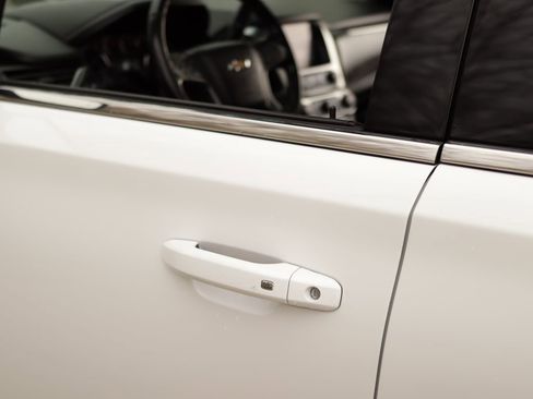 Used 2019 Chevrolet Suburban LT image 46