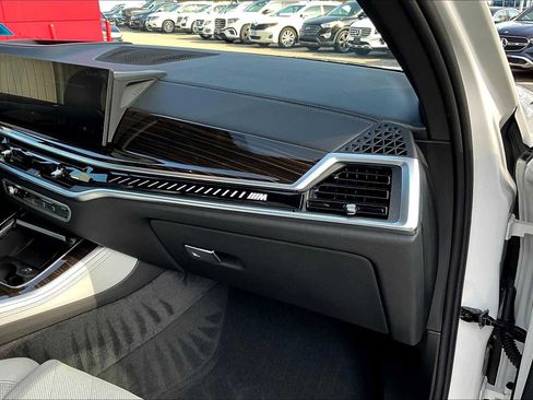 Used 2024 BMW X5 M60i image 17