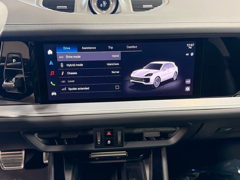 Certified 2025 Porsche Cayenne Turbo image 29