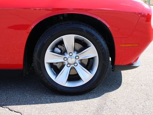 Used 2021 Dodge Challenger SXT RWD image 5