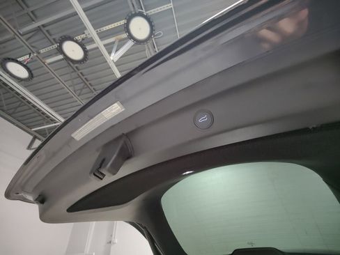 Used 2021 Tesla Model Y Long Range image 10