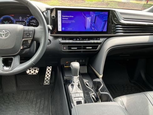 Used 2025 Toyota Camry XSE FWD image 30