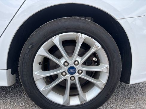 Used 2019 Ford Fusion SE FWD image 21