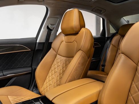 Used 2023 Audi S8 4.0T quattro image 7