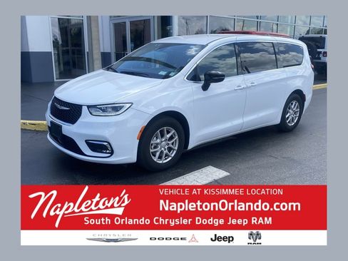 Used 2025 Chrysler Pacifica Select FWD image 1