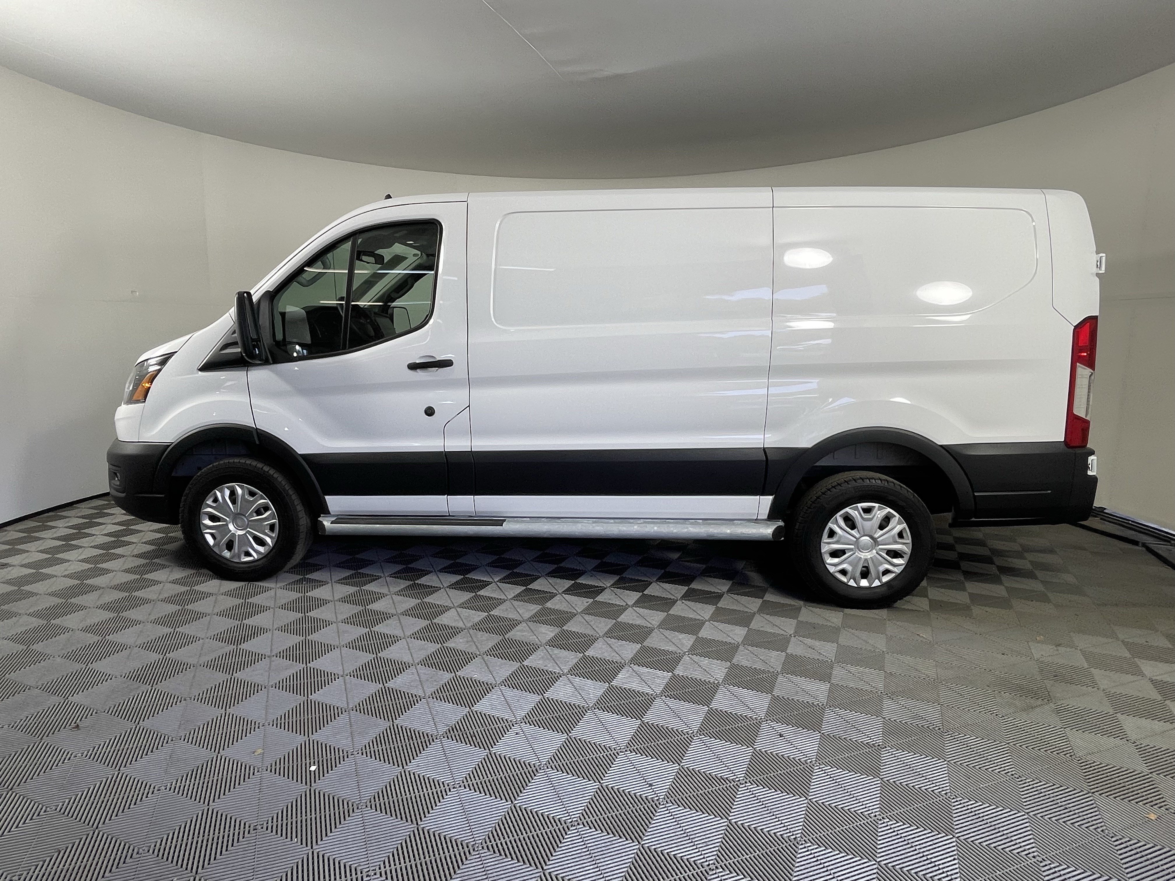Used 2025 Ford Transit 250 Low Roof w/ Exterior Upgrade Package RWD image 2