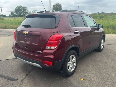 Used 2017 Chevrolet Trax LT w/ LT Convenience Package FWD image 5