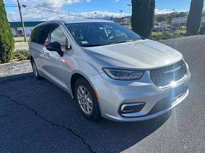 Used 2024 Chrysler Pacifica Touring-L