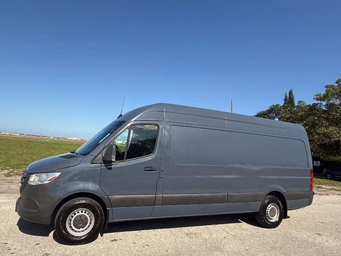 Used 2019 Mercedes-Benz Sprinter 170 image 2