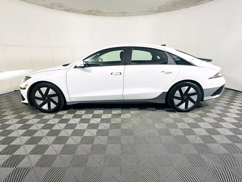 Used 2024 Hyundai Ioniq 6 SE RWD image 6