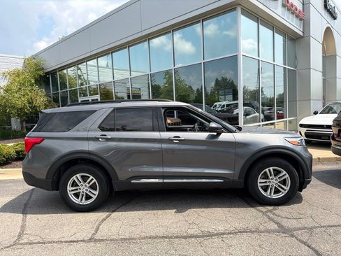 Used 2023 Ford Explorer XLT w/ Equipment Group 202A AWD/4WD image 2