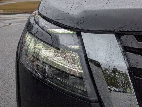 New 2025 Nissan Pathfinder SL image 10