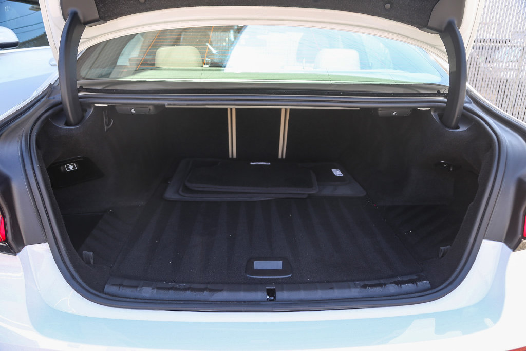 Certified 2023 BMW 530e w/ Convenience Package RWD image 23