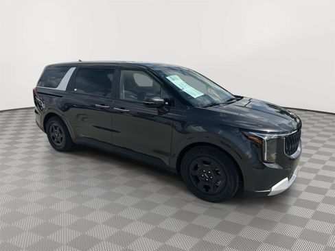 Used 2026 Kia Carnival FWD image 3
