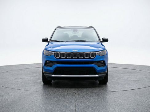 Used 2025 Jeep Compass Limited AWD/4WD image 2