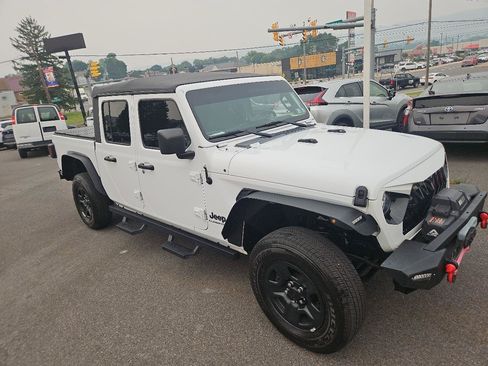Used 2021 Jeep Gladiator Sport AWD/4WD image 39