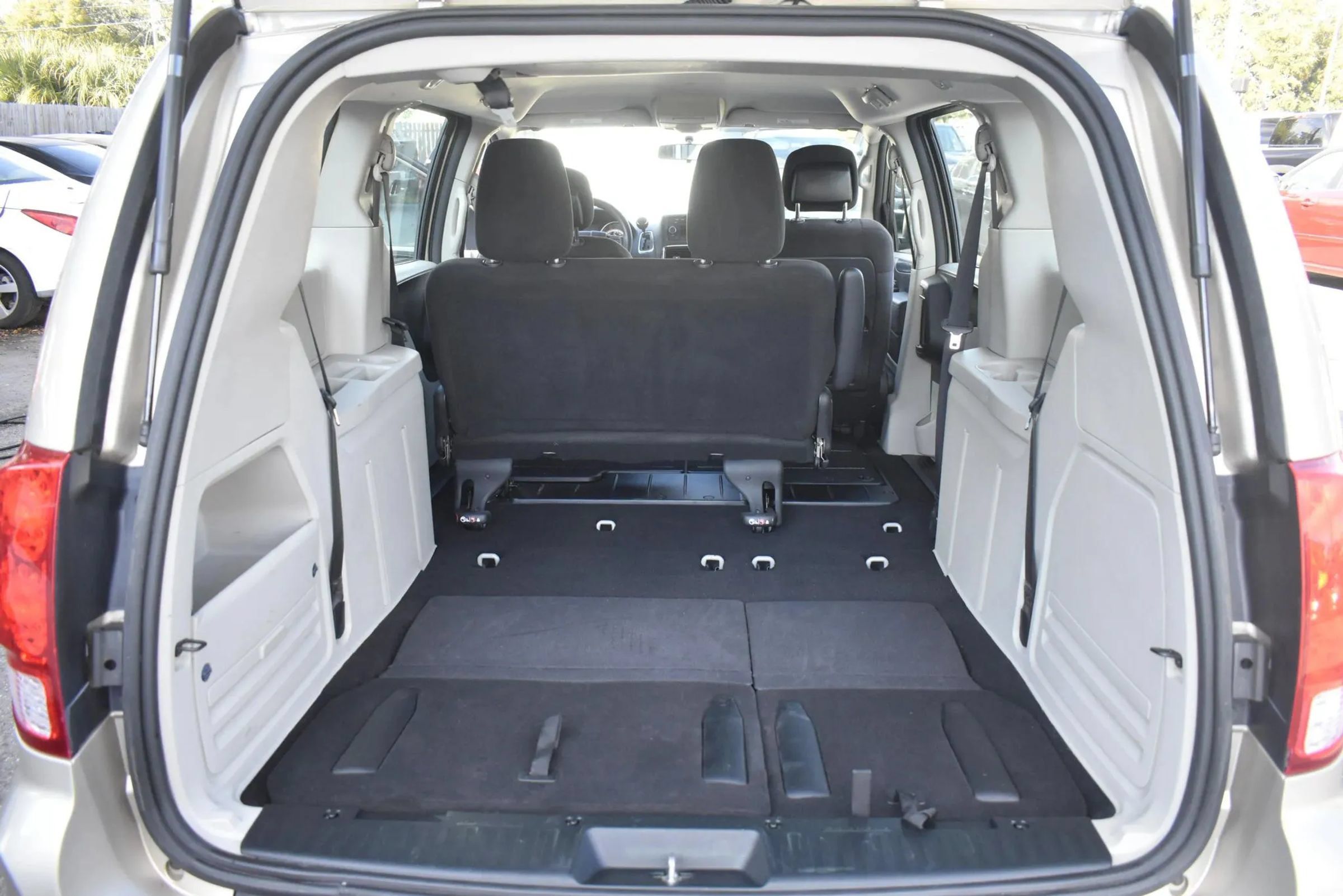 Used 2013 Dodge Grand Caravan American Value Package FWD image 20