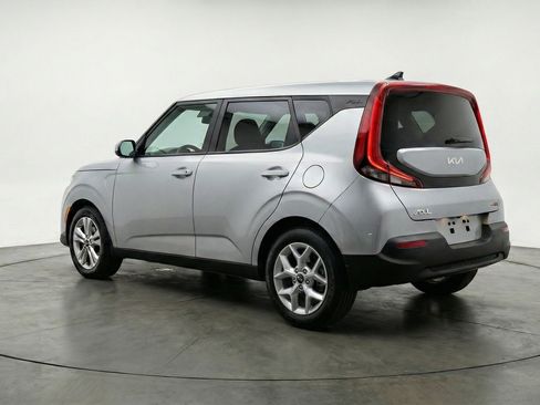 Used 2025 Kia Soul LX w/ LX Technology Package image 6