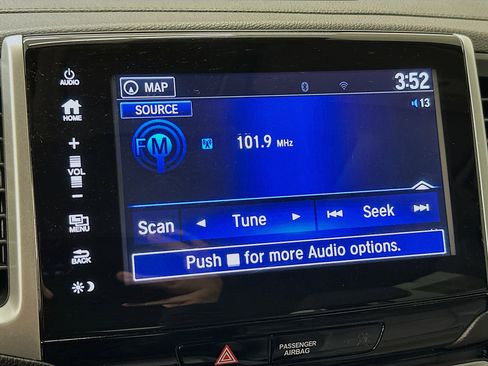 Used 2018 Honda Pilot Touring image 21