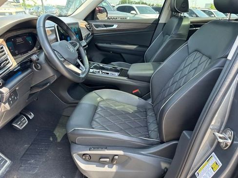 Used 2024 Volkswagen Atlas SEL Premium R-Line image 22