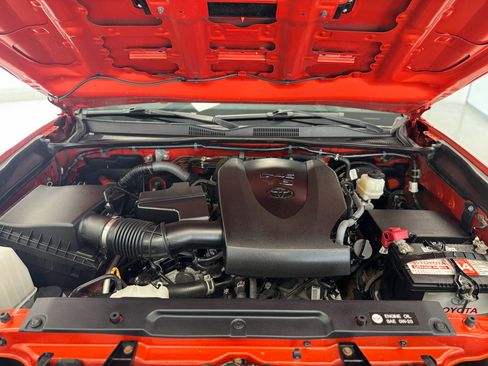 Used 2017 Toyota Tacoma TRD Sport image 35