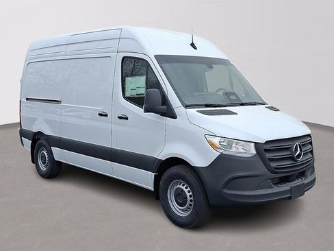 Used 2025 Mercedes-Benz Sprinter 2500 image 3