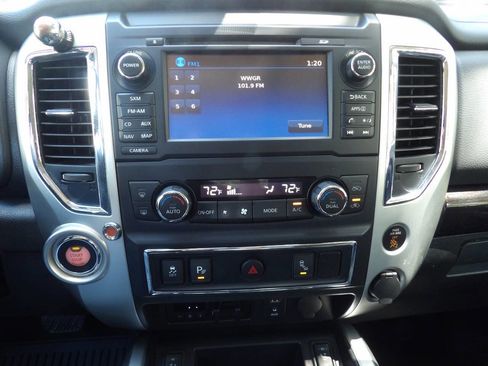 Used 2018 Nissan Titan SV w/ SV Convenience Package image 33