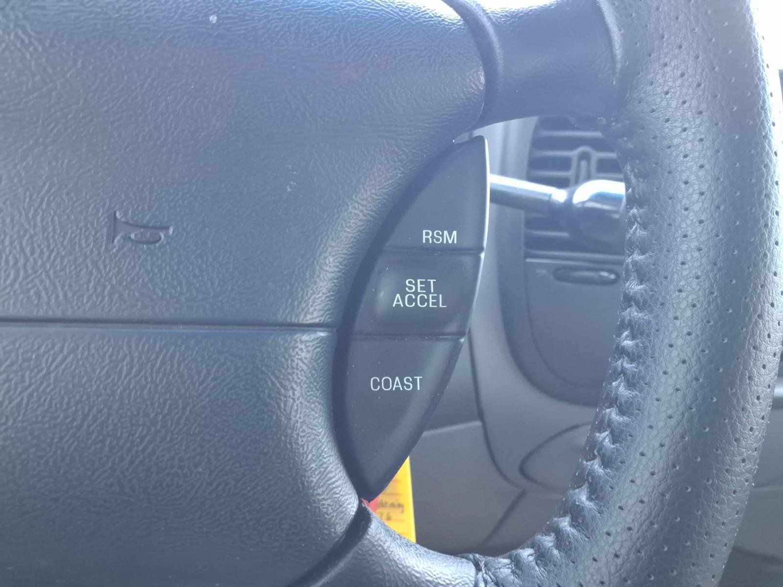 Used 2000 Ford F150 Lightning RWD image 26