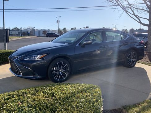 Used 2025 Lexus ES 350 w/ Premium Package image 5