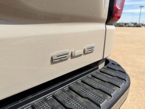 New 2026 GMC Sierra 1500 SLE w/ Preferred Package image 17