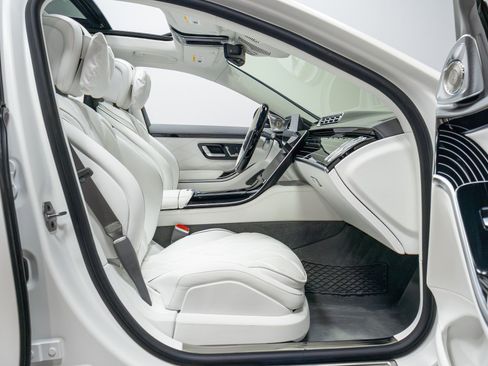 Used 2023 Mercedes-Benz Maybach S 680 4MATIC image 29
