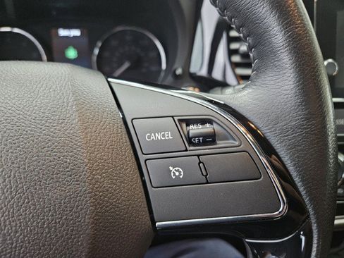 Used 2018 Mitsubishi Outlander LE FWD image 28