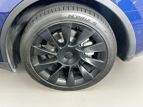 Used 2022 Tesla Model Y Long Range AWD/4WD image 11