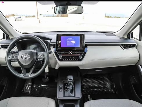 Used 2026 Toyota Corolla Cross L image 5