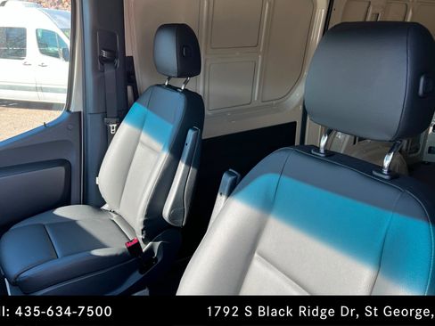 Used 2025 Mercedes-Benz Sprinter 2500 image 16