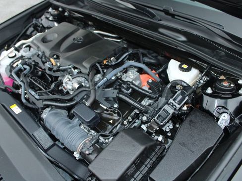 Used 2025 Toyota Camry LE FWD image 31
